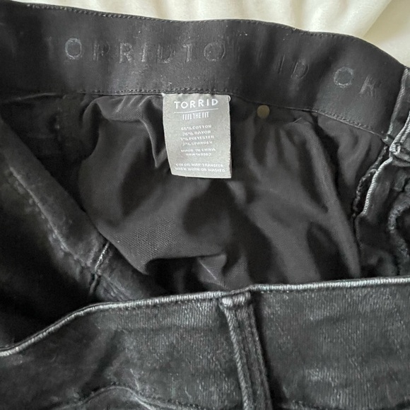 Torrid Bombshell Skinny Distressed Black Jeans, Size 22R - Picture 5 of 5